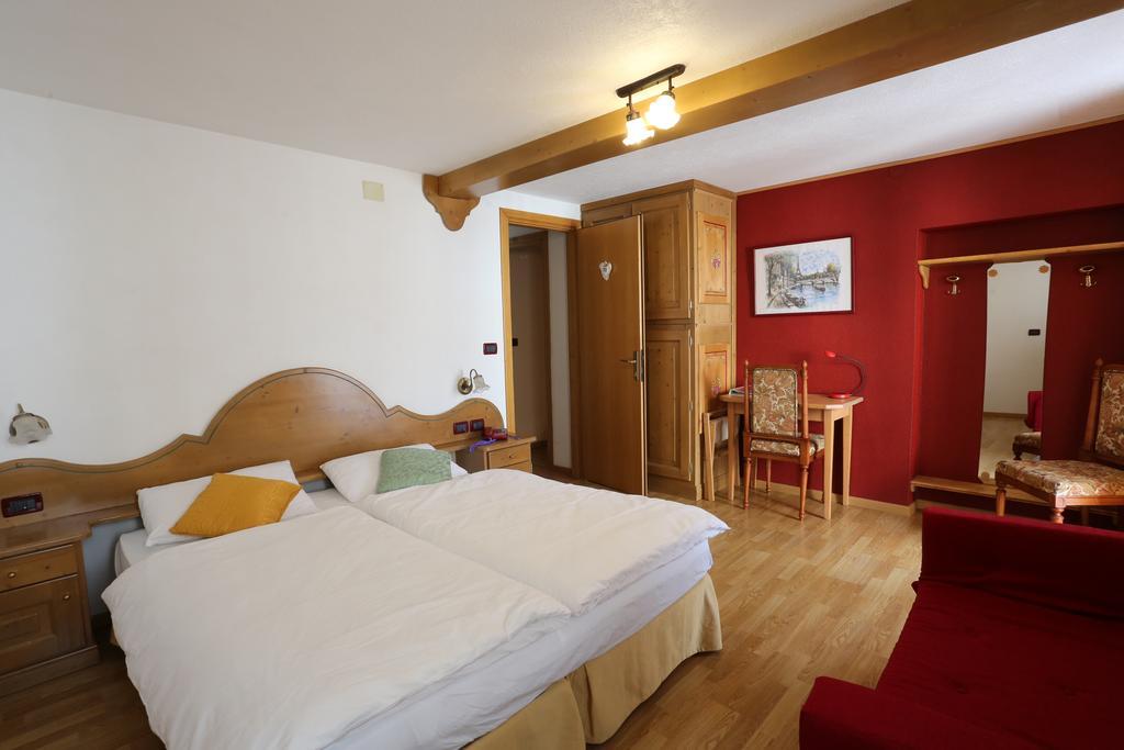 Albergo Centrale Forni di Sopra Szoba fotó