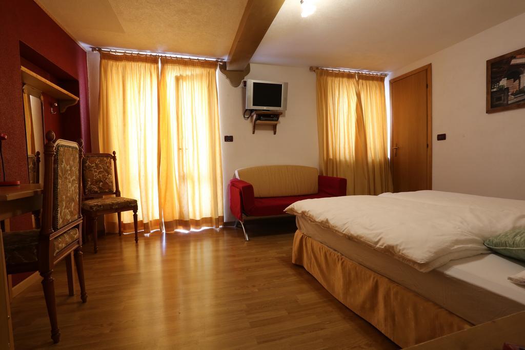 Albergo Centrale Forni di Sopra Szoba fotó